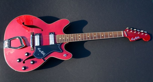 Elvis Preslinin gitarası 850 minə satıldı 