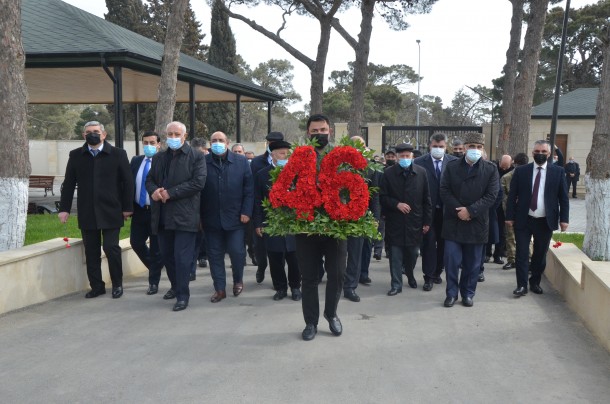 Qubadlı İcra Hakimiyyətinin rəsmiləri Milli Qəhrəmanın məzarını ziyarət etdi - FOTOLAR