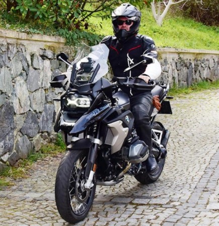 Məşhur aktyorun 350 minlik motosikleti - FOTOLAR