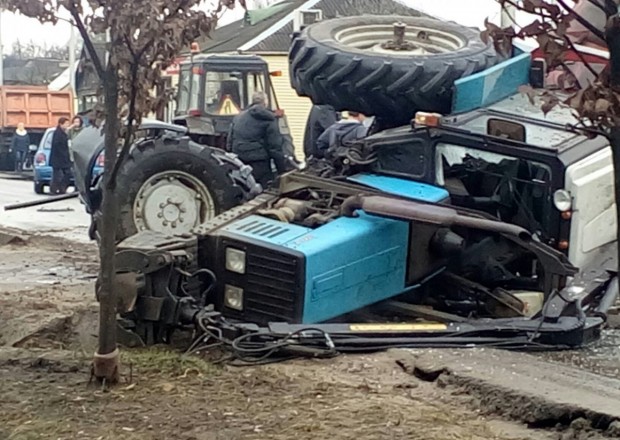 Sabirabadda kişi traktoru aşırdı 