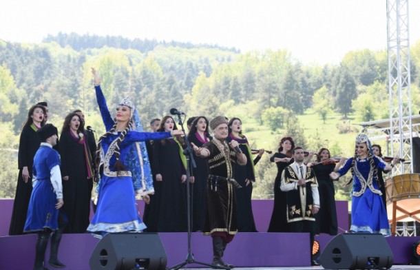 Şuşada 32 ildən sonra keçirilən “Xarıbülbül” festivalı FOTOLARDA