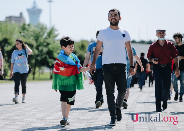 Azarkeşlər Bakı Olimpiya Stadionuna toplaşır - FOTOLAR