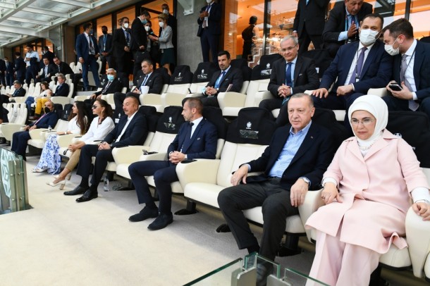 Prezidentlər Türkiyə-Uels matçında - FOTO