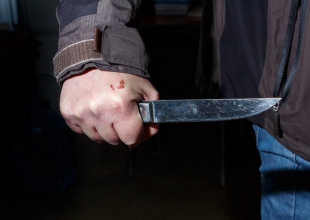 33 yaşlı kişiyə 18 bıçaq zərbəsi vuraraq öldürdü 