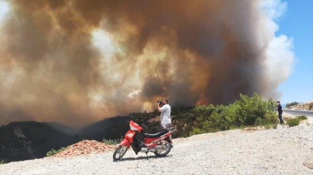 Antalyada güclü meşə yanğınları - FOTOLAR