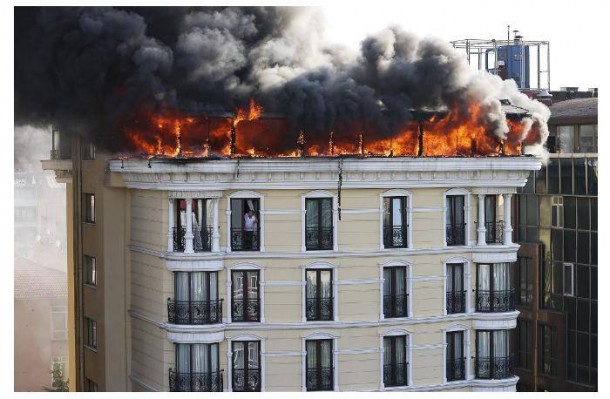 Türkiyədə daha bir yanğın - Otel yanır (FOTOLAR)