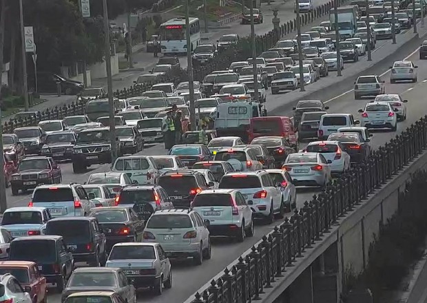 Bakıda sıxlıq olan yollar - SİYAHI