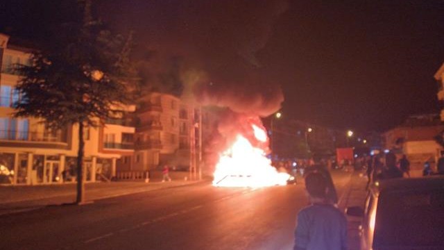 Türkiyədə gərgin anlar: Suriyalıların evləri yandırıldı (FOTO)