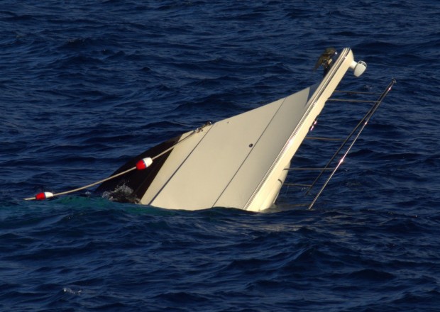 Yunanıstanda turist gəmisi batdı - 18 nəfər itkin düşdü