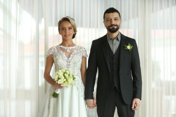 Türkiyəli müğənni aktrisa ilə evləndi - FOTOLAR
