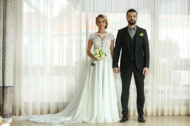Türkiyəli müğənni aktrisa ilə evləndi - FOTOLAR