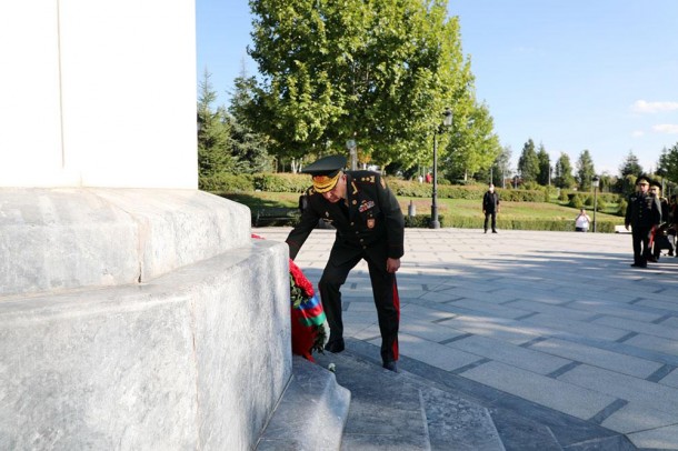 Baş Qərargah rəisi Ankarada Heydər Əliyev Parkını ziyarət etdi - FOTO