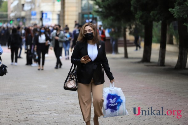 Tələbələr 1 il 6 aydan sonra universitetdə - FOTOLAR