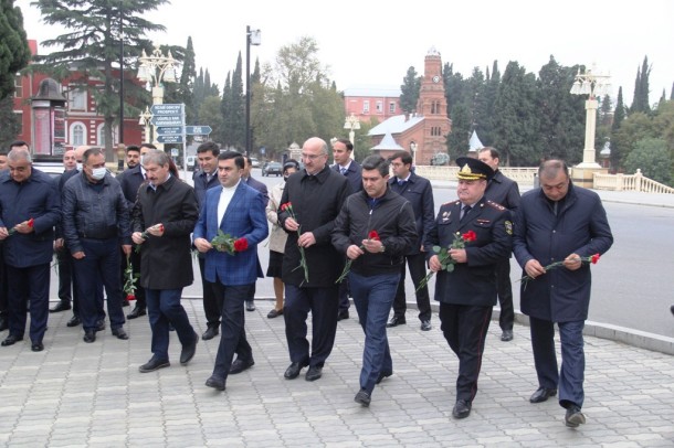 Gəncədə Nizami Gəncəvinin 880 illiyinə həsr olunan tədbir keçirildi - FOTOLAR