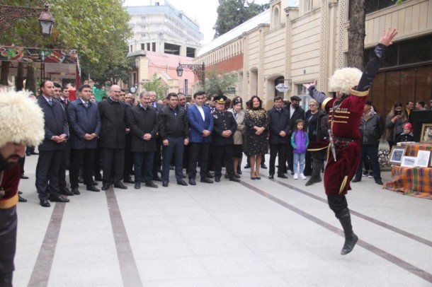 Gəncədə Nizami Gəncəvinin 880 illiyinə həsr olunan tədbir keçirildi - FOTOLAR