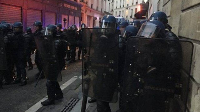 İtaliyada polislə nümayişçilər arasında toqquşma oldu