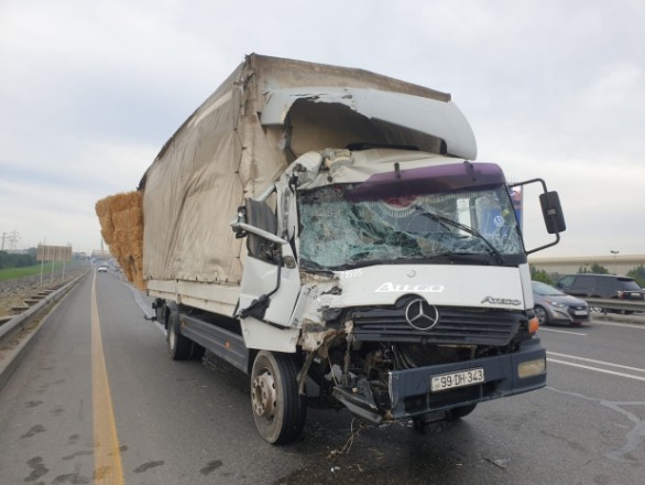 Bakıda yük maşını sərnişin avtobusu ilə toqquşdu - Ölən və yaralananlar var (YENİLƏNİB)