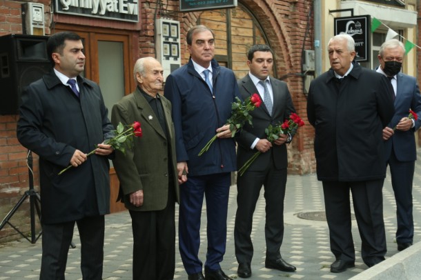 Gəncədə Əhməd Cavadın barelyefinin açılışı oldu - FOTOLAR