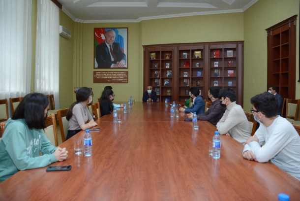 UNEC rektoru Prezident təqaüdçüləri ilə görüşdü - FOTOLAR