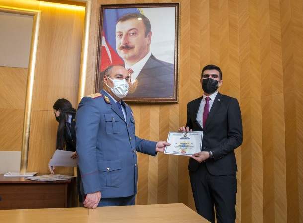 "Könüllü gömrükçü" dəstəsinin üzvlərinə sertifikatlar təqdim olundu - FOTOLAR