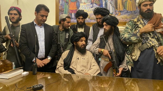 "Taliban" çinli nazirə tiryək hədiyyə etdi - VİDEO