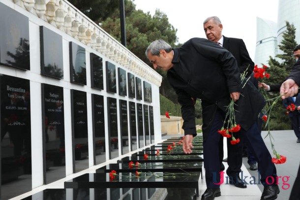 Türk Şurasına üzv dövlətlərin Baş prokurorları Şəhidlər xiyabanını ziyarət etdi - FOTOLAR