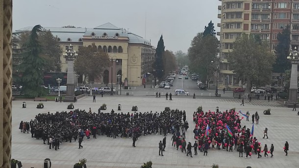 Gəncədə “ZƏFƏR” adlı fləşmob keçirildi - FOTO