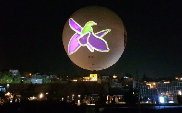 Azərbaycan Bayrağı və Xarı bülbül Tbilisi səmasında - FOTO