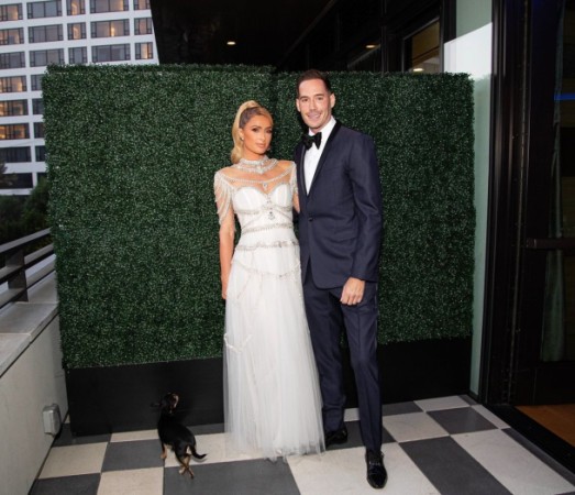 Peris Hilton biznesmen sevgilisi ilə evləndi - FOTOLAR