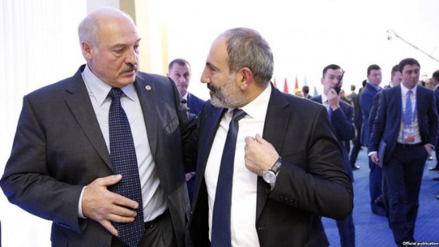 Paşinyanla Lukaşenko arasında telefon danışığı oldu 