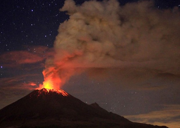 Şimali Amerikanın ikinci ən böyük vulkanı püskürdü - VİDEO