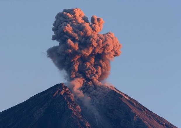 İndoneziyada vulkan püskürdü - 40-dan çox insan yandı