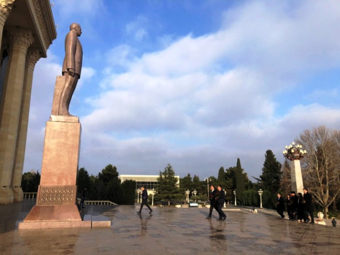 Gəncədə Ulu öndər Heydər Əliyevin xatirəsi ehtiramla anılıb - FOTOLAR