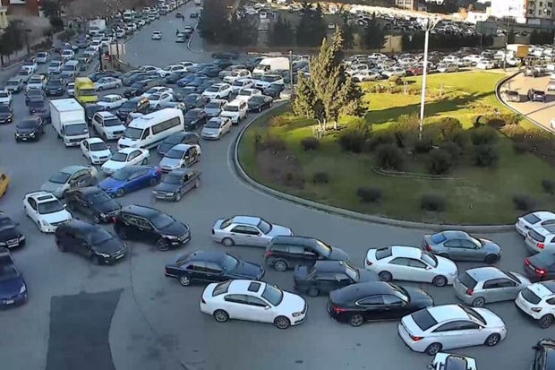 Bakıda qəza baş verdi - Tıxac yarandı (FOTO)