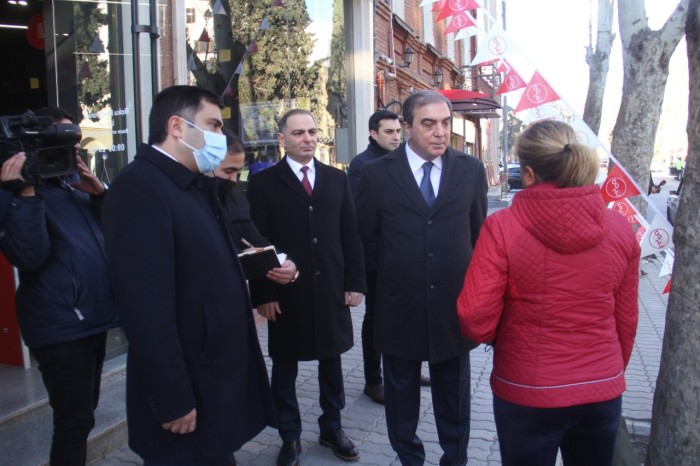 Gəncədə qanunsuz küçə ticarəti ilə bağlı reyd keçirildi - FOTOLAR