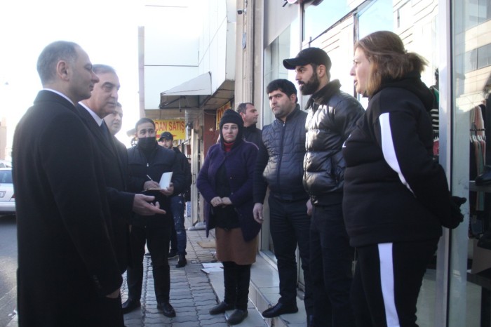 Gəncədə qanunsuz küçə ticarəti ilə bağlı reyd keçirildi - FOTOLAR