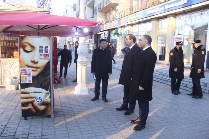 Gəncədə qanunsuz küçə ticarəti ilə bağlı reyd keçirildi - FOTOLAR