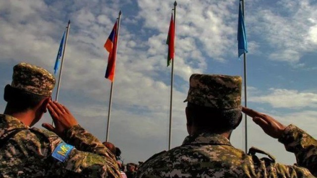 Ermənistanda sülhməramlı qoşunlarının komandanı işdən çıxarıldı