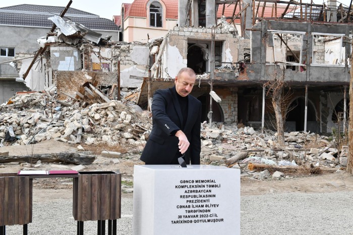 Dövlət başçısı Gəncə Memorial Kompleksinin təməlini qoydu - FOTO