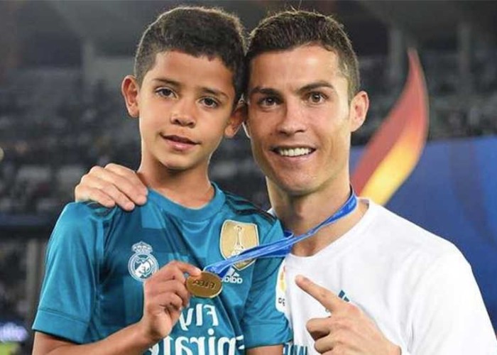 "Oğlum məndən soruşur ki, nə vaxt telefonum olacaq?" - Ronaldo
