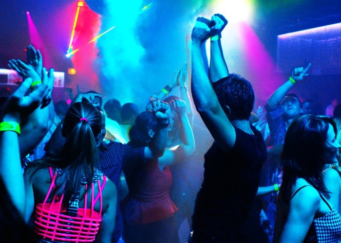 Gürcüstanda 2 illik fasilədən sonra gecə klubları açılır