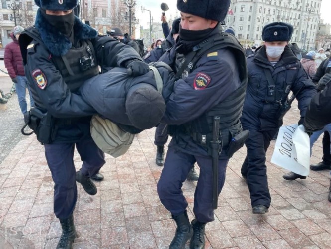 "Rusiya Ukraynaya toxunmasın!" - Moskvada ETİRAZ