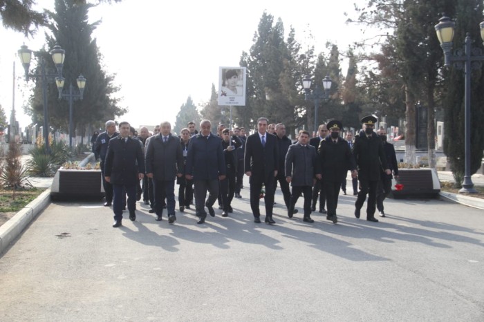 Niyazi Bayramov şəhidin il mərasimində iştirak edib - FOTOLAR