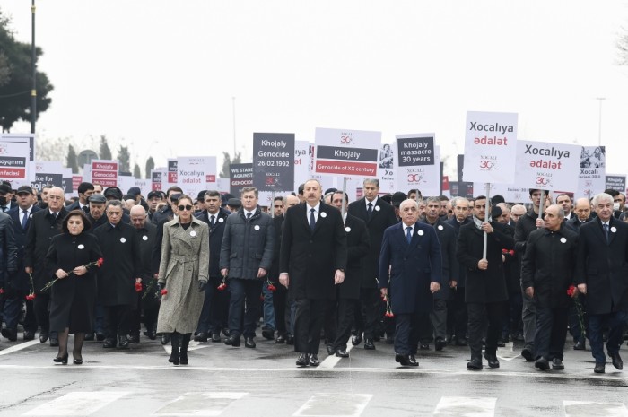 İlham Əliyev və Mehriban Əliyeva "Xocalı yürüşü"nə qatıldı - YENİLƏNİB (VİDEO+FOTOLAR)