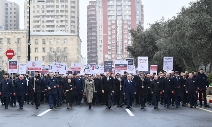 İlham Əliyev və Mehriban Əliyeva "Xocalı yürüşü"nə qatıldı - YENİLƏNİB (VİDEO+FOTOLAR)