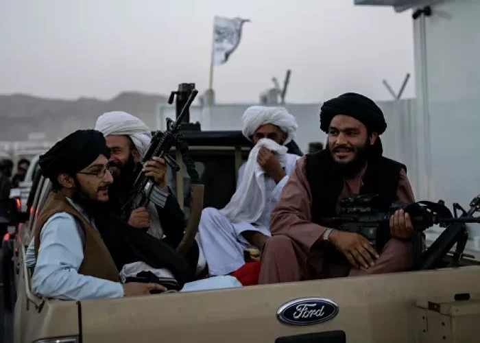 Taliban saqqalsız işçiləri nazirliyə buraxmadı