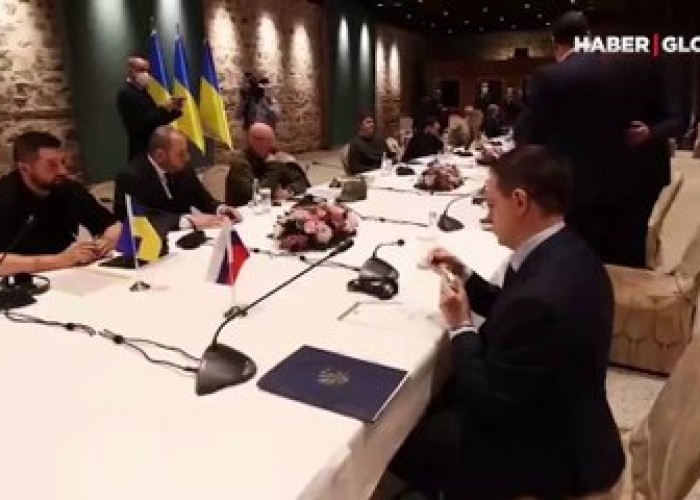 "Elə bildim araqdır" - Rus diplomat (VİDEO)