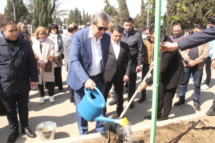 Gəncənin Şəhidlər xiyabanında iməclik təşkil olundu - FOTOLAR