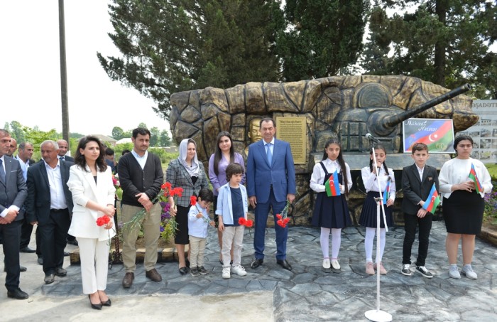 Taleh Qaraşov şəhidə həsr olunmuş xatirə kompleksinin açılışında iştirak etdi - FOTOLAR