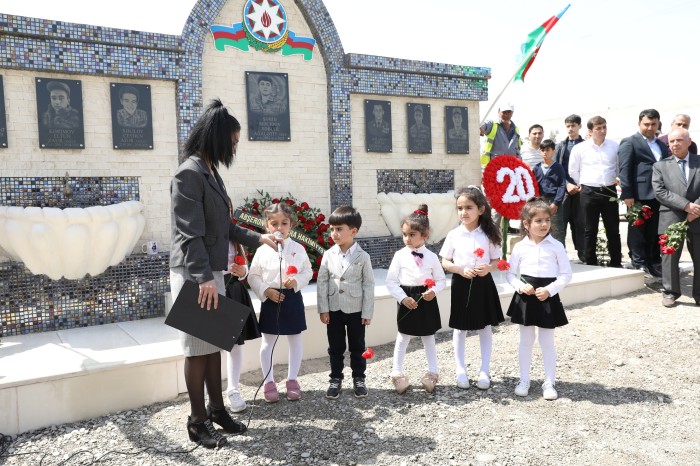 Abdin Fərzəliyev vətəndaşların problemlərini dinlədi - FOTO